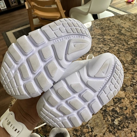 Nike Baby Shoes 4C - Picture 3 of 8